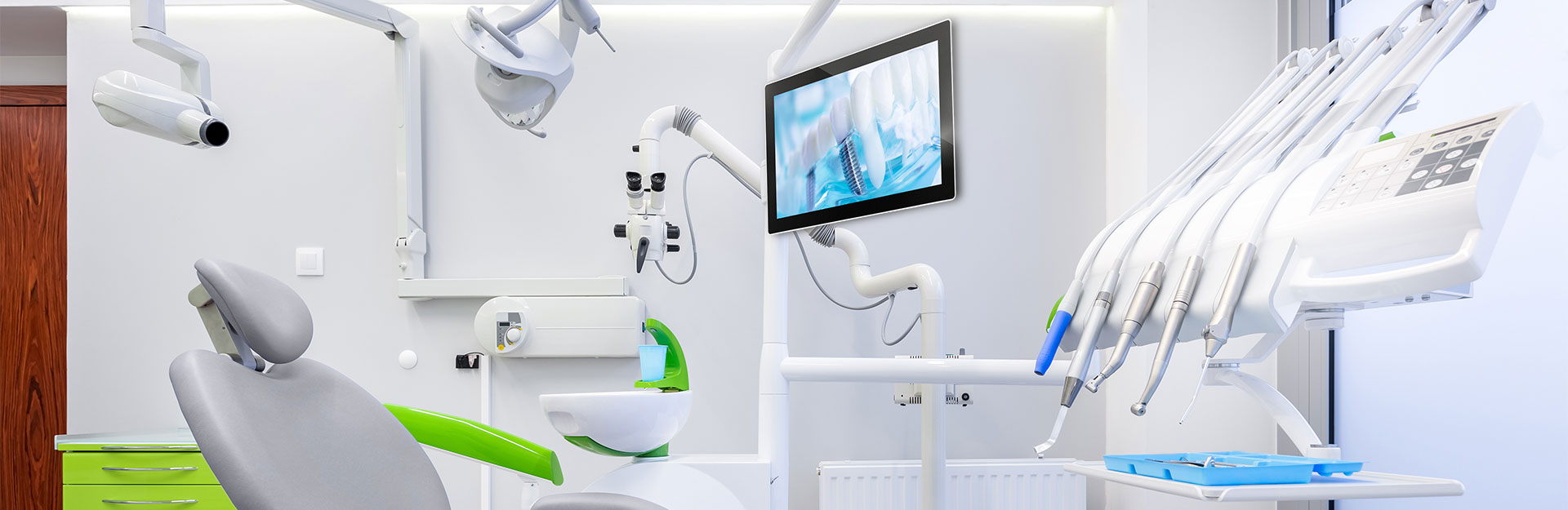 Displays / Monitors in Applications: Dental Treatment Chair